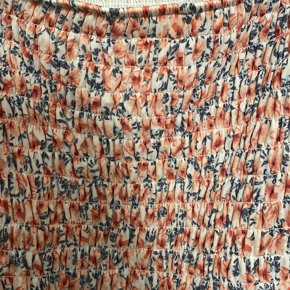 NWOT Dynamite Smocked Floral Crop Top - Picture 4 of 7
